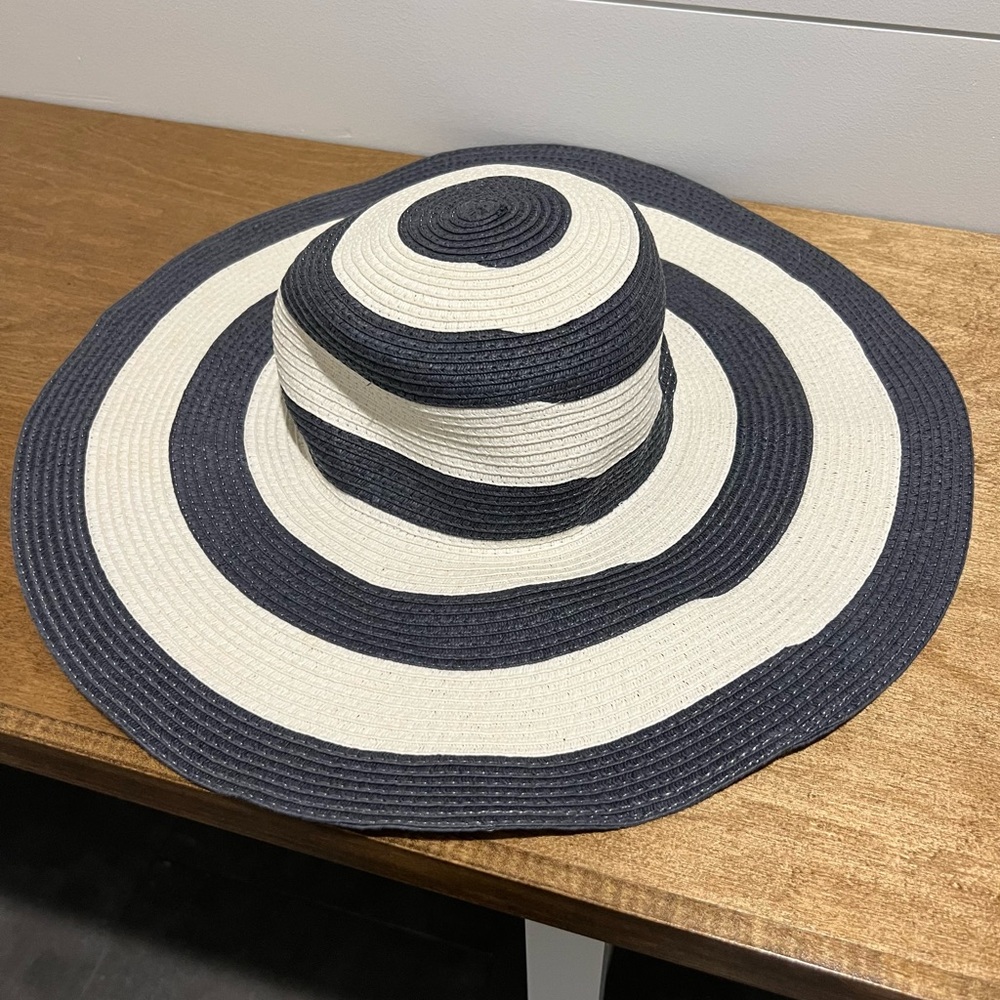 Women’s beach hat